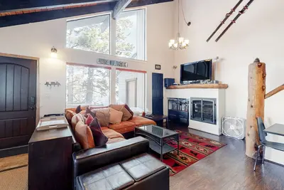 Two-story condo near lifts with fireplace, mountain views, & W/D, sleeps 6