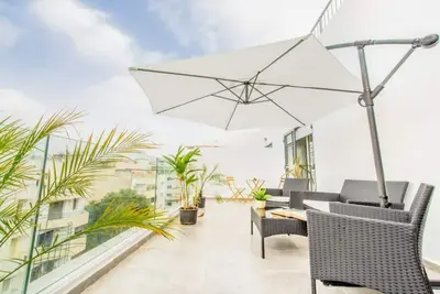 Image de ⌛Rooftop Rétro Apt, Steps to Arribat-Center+Patio