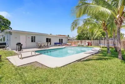 Image de Huge Villa with Heated Pool, Trampoline Bbq Games