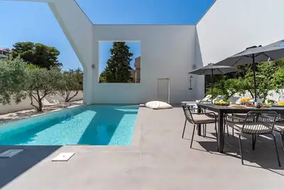 Image de New! Luxury 5-bedroom Villa Altabianca with a Heated Pool, Finnish sauna, an outdoor Cinema, 50m from the beach