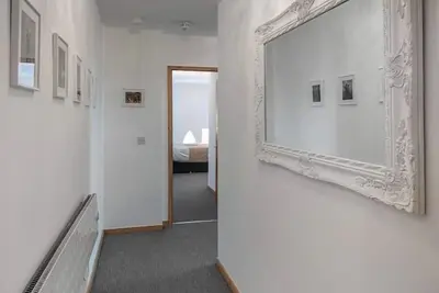 Image de 💒Elegant Church Conversion close to Winter gardens