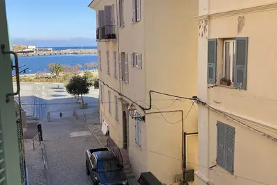 Image de Appartement typique Corse à 3 minutes à pieds de la plage