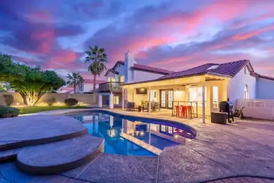 Image de Modern Mesa Oasis with Free Heated Pool