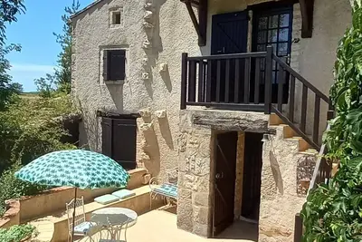 Image de Whole cozy country cottage in South of France.