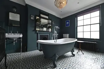 Image de Spacious Georgian Townhouse by the Beach & Harbour