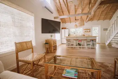 Image de Cocomo Cottage - Boutique Retreat at Surfer's Beach