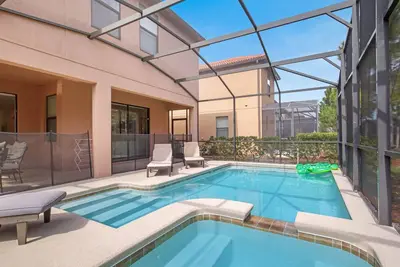 Image de Luxury gamer home with pool near Disney