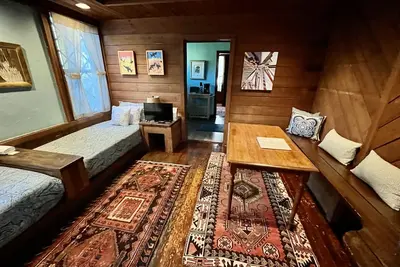 Image de Carriage House East at George Baldwin House