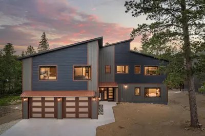 Image de Spacious Cabin with Ac, Wifi, Hot Tub, Garage & Trail Access