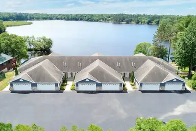 Image de Northwoods Getaway- Lakefront Home on Beautiful Lake Nokomis