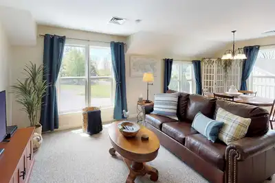 Image de Spacious 1 Bdrm Pet friendly Rental/ short walk to Village