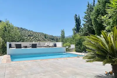 Image de Village comforts, countryside feel - Villa with 2 terraces, bar, pool and garden