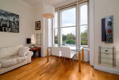 Image de GuestReady - Lovely Apt overlooks Clapham Common