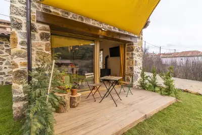 Image de Romantic House, with Jacuzzi for two people in the room, wood-burning fireplace