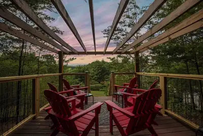 Image de Minutes from Parkway, huge yard, spacious 4/3, pets welcome