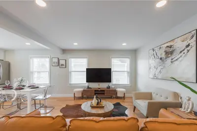 Image de Sunny Downtown 2br w/ Parking