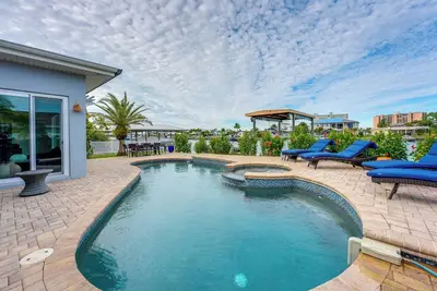 Image de Walkable Waterfront Paradise: Home in Clearwater!