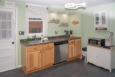 Image de Sb2-Downtown Munising, Deli and Brewery Across the Street