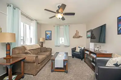 Image de Munising, Walk to Boat Cruises, Coffee Shops & Brewery!