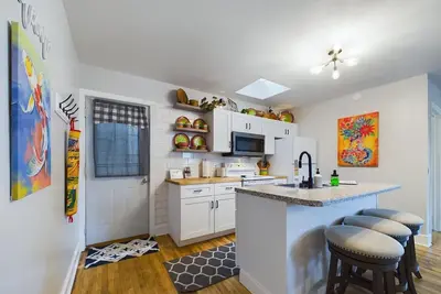 Image de Superior Street Rental #1 Downtown Munising, 2023 Remodel