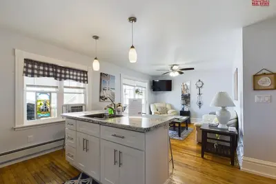 Image de Ssvr3-Cute 2nd Floor Apartment in Munising with a Balcony and Grill