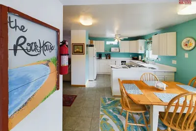 Image de Rock House-Downtown Munising with Private Patio, Garage, Fire-pit & Bbq Grill