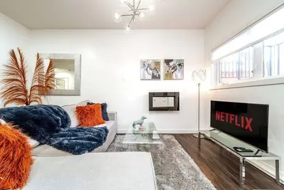 Image de Chic Suite - Long Stays - King Bed  - Fireplace &WiFi\n