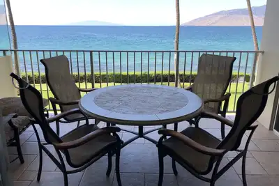 Image de Watch sunsets from this Oceanfront Condo beside the beach! !