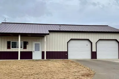Image de Store that boat inside! Blocks to boat ramps/Marina & Restaurant