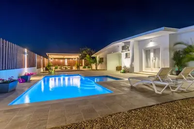 Image de Villa with Modern Decor 3br 2ba w/ Large Pool