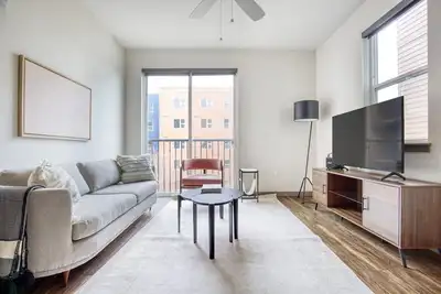 Hip Ballard 2br w/ Gym & Pet Area, near Burke Gilman Trail, by Blueground