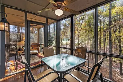Image de Buckanoe Condo -Hiking Trails, Wood-Burning Fireplace & Community Pools