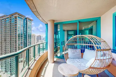 Image de Luxury ocean-view condo with balcony, rooftop pool, hot tub, grills, & fast WiFi