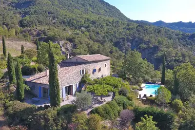 Image de Mas avec piscine privée et vue imprenable