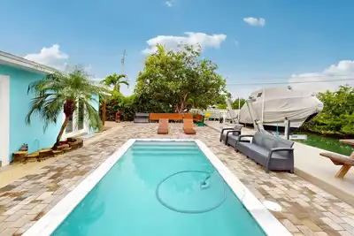 Image de Dog-Friendly Canalfront Home with Dock, Central Ac, Fast WiFi, & Washer\/Dryer