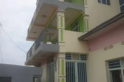 Image de 3 Floors within 11 bedrooms include Cave within 3 bedrooms