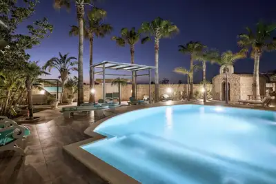 Image de Luxury White House - Family Villa Near Sea - Zorbas Beach with playground, bikes