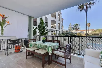 Image de Appartement 'Marina de la Duquesa 805' près de la plage avec piscine