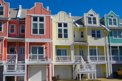 Image de Mermaid Manor at Cambridge Cove 2 Bedroom Deluxe Townhome. Bermuda Bay Waterpark & Pool