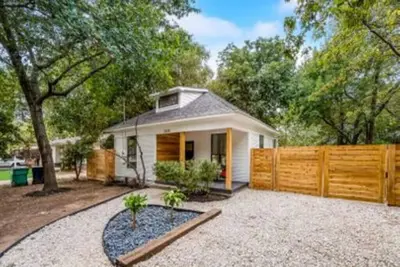 Image de Denton Home near Square Unt & Twu