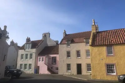 Image de Entire House overlooking St Monans harbour.