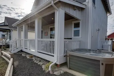 Image de Happiness Beach Cabin - Oyhut Bay Seaside Village