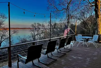 Image de Lake View cottage, secluded, quiet, total remodel, 3 king beds