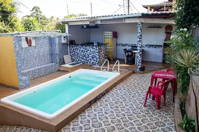 Image de Casa com Churrasqueira e Piscina em Camaçari/Ba