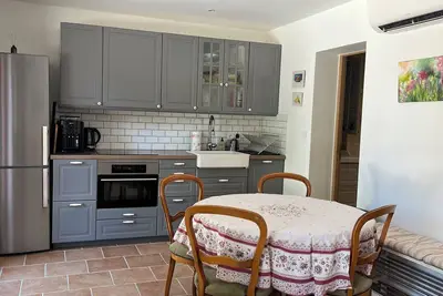 Image de Modern apartment 10min to walk to the city center With swimming pool