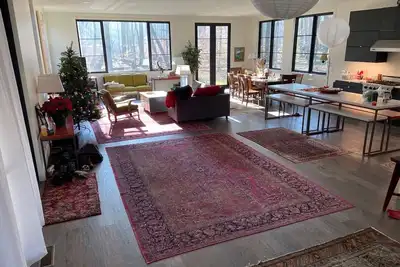 Image de Gorgeous new house - minutes from the beach!