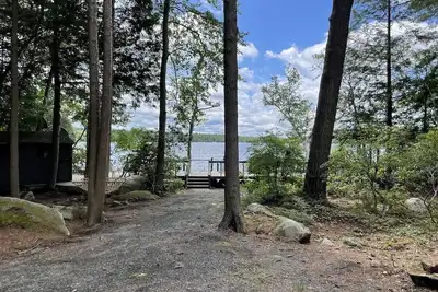 Image de Cozy, Rustic Summer Cabin on Clean Lake