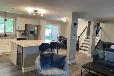 Image de House with yard-walk to Stadium and Evansdale Campus and 10 minutes to Downtown!