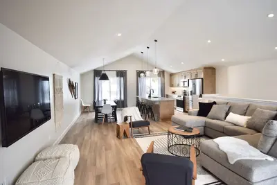 Image de Big Bear Chalet, modern home on Mount Washington