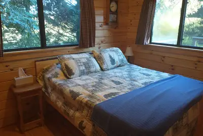 Image de Cozy Log Cabin at Warrior Ethos Farm